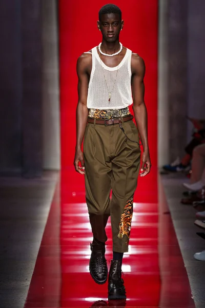 Look 11